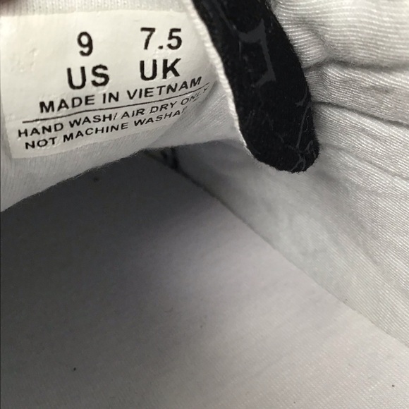 Bradford Exchange Disney Mickey Mouse And Minnie Mouse Shoes With Glitter Trim. - Picture 11 of 11